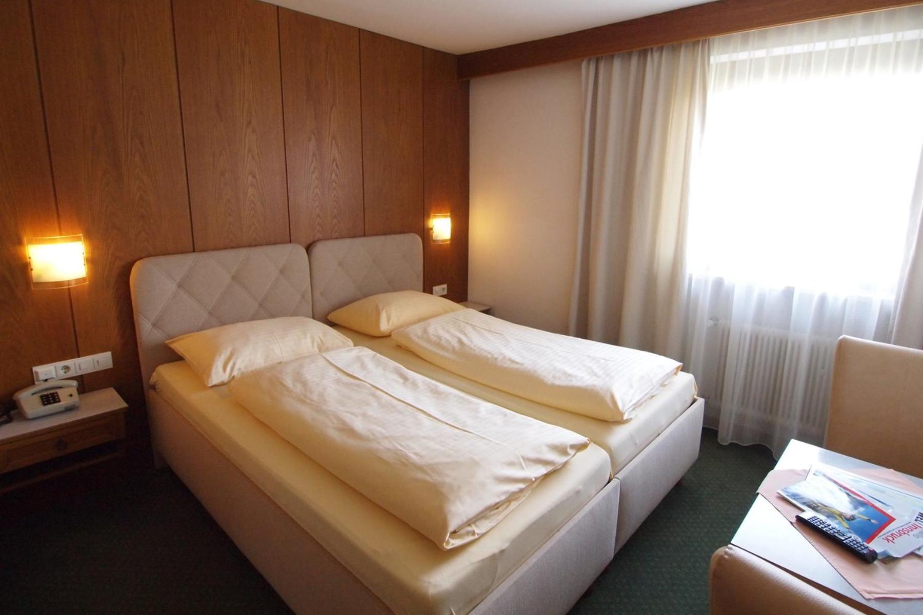 Hotel Sonnhof Mutters Eksteriør bilde