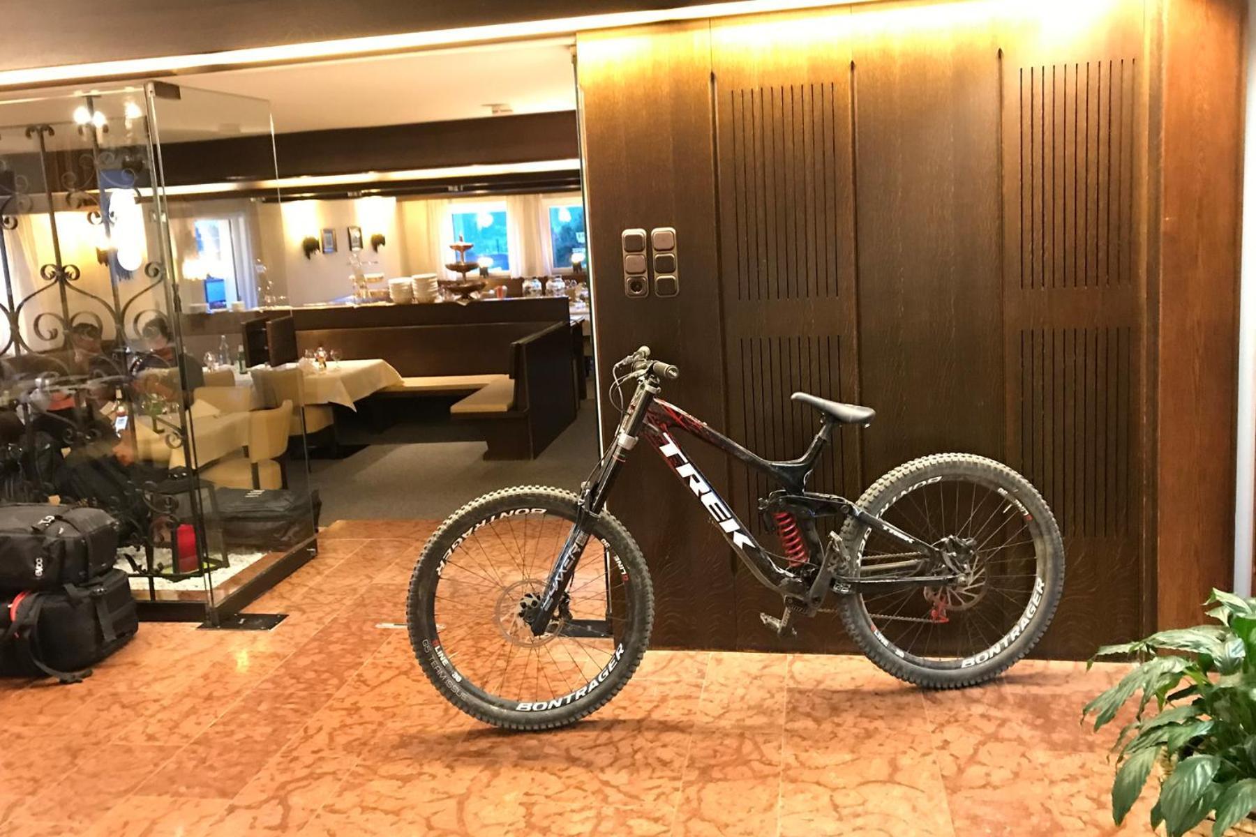 Hotel Sonnhof Mutters Eksteriør bilde